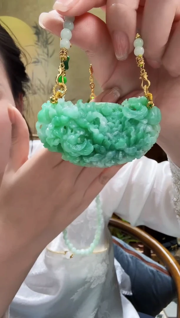 颈饰未镶嵌翡翠吊坠