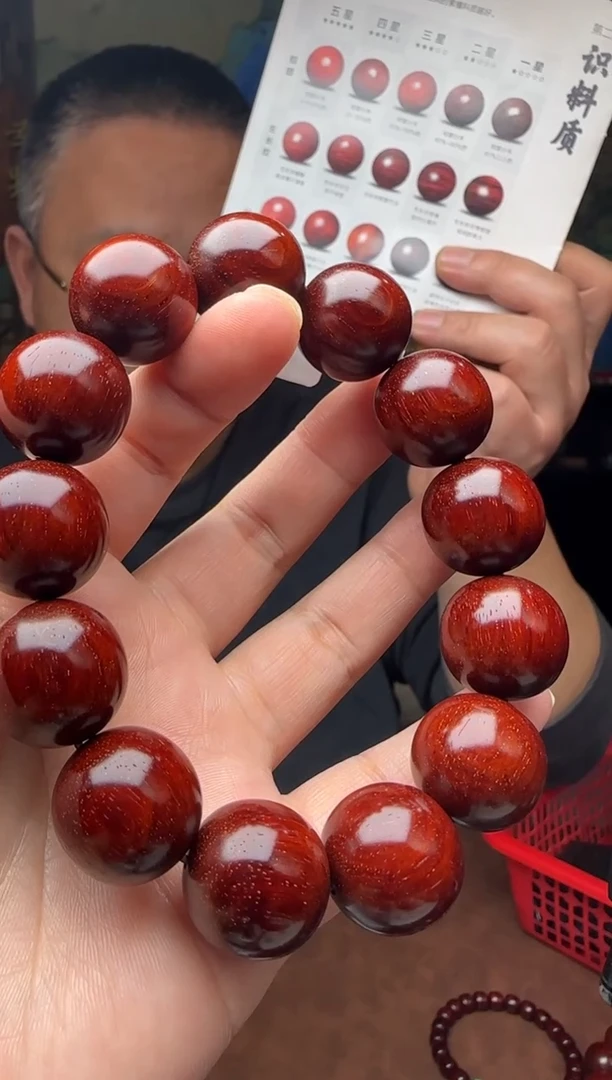 【闪购商品】小叶紫檀手串/手链1.8*13颗5星180度鳞多金星