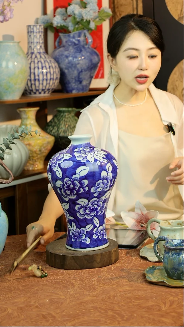 瓶景德手绘蓝地万花瓶