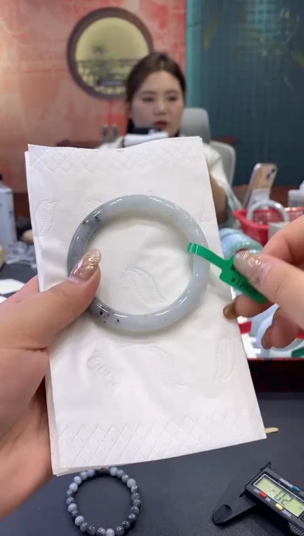 【闪购商品】翡翠手镯未镶嵌多人005256