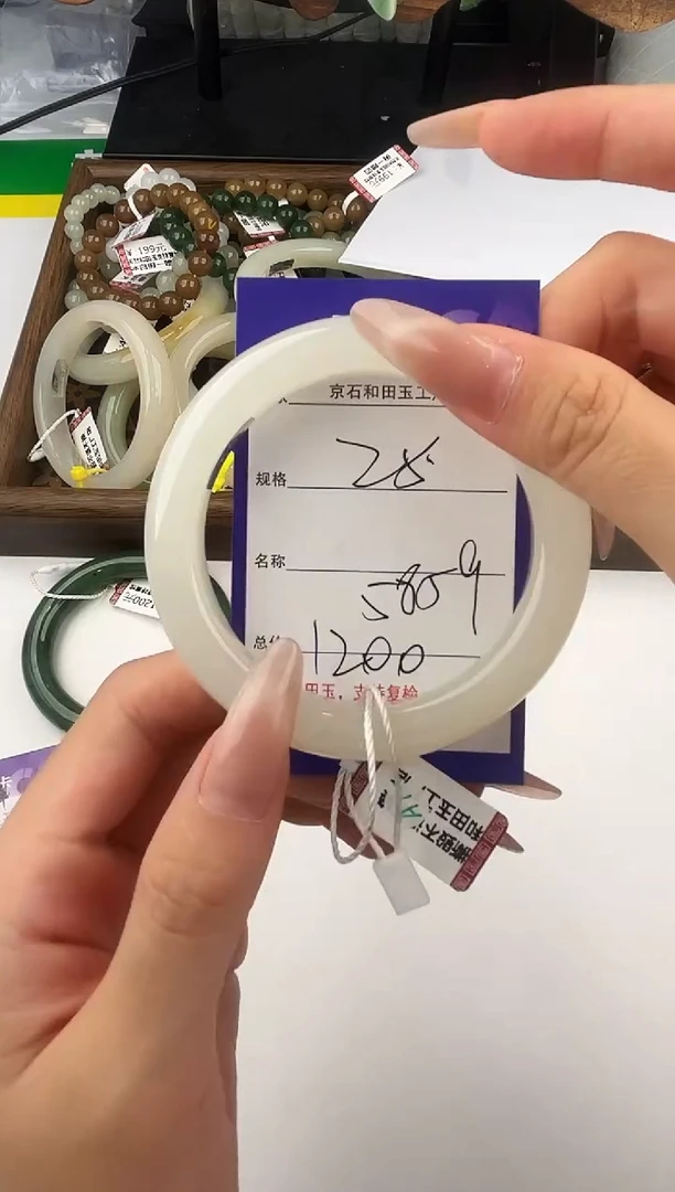 未镶嵌手镯和田玉25颜色微差无瑕疵