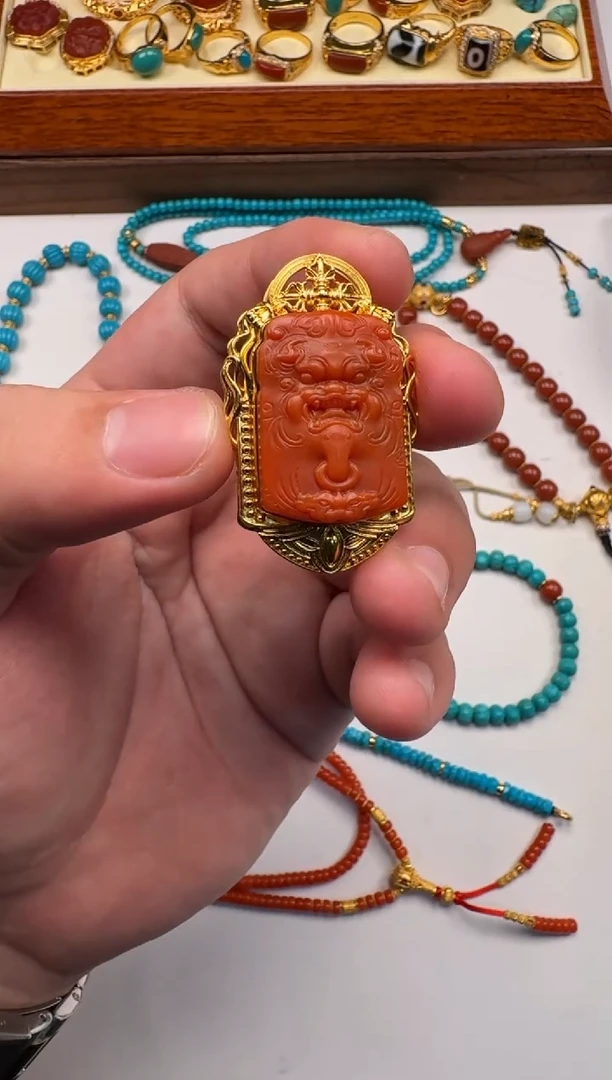 18K金镶嵌南红玛瑙挂件开***～配饰配饰