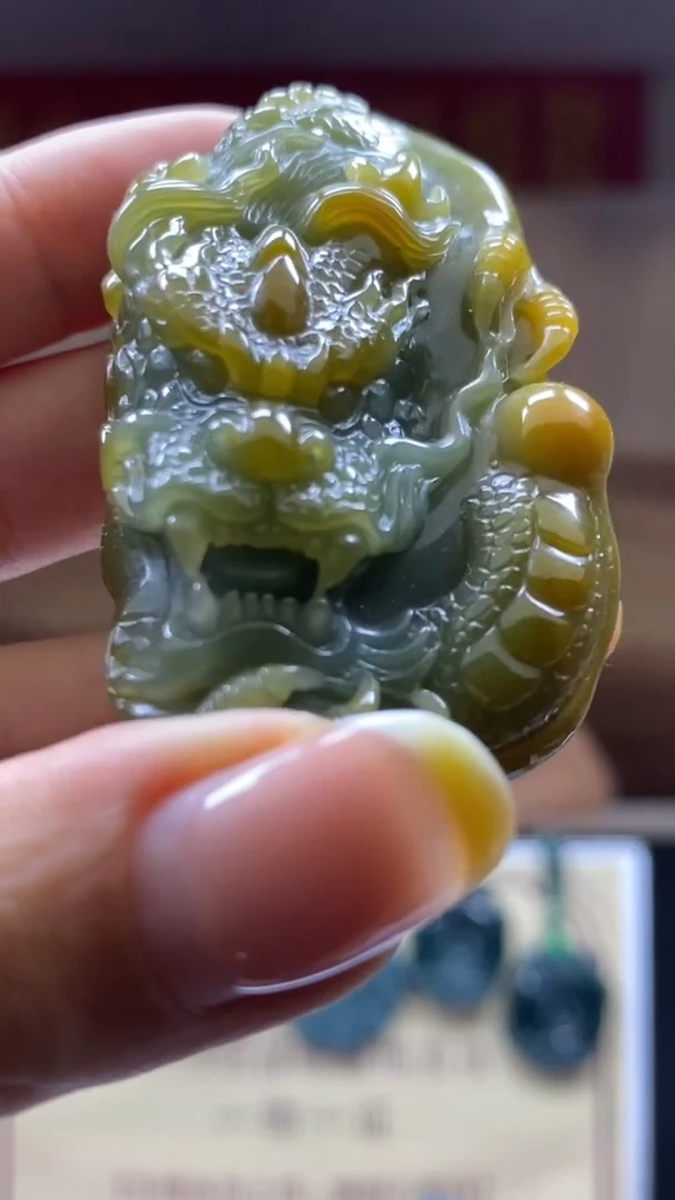 颈饰未镶嵌翡翠张*?********3
