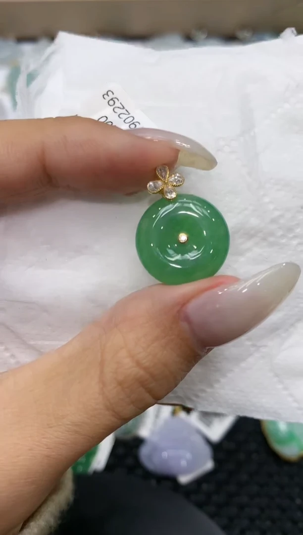 颈饰18K金镶嵌翡翠111111111111