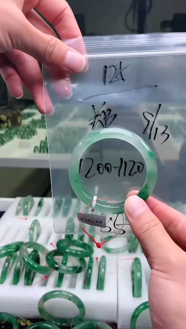 未镶嵌非洲翠石英质玉非洲翠手镯55-56圈口125号