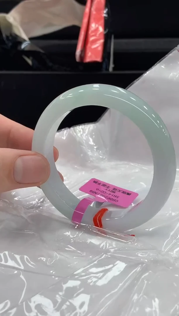 翡翠手镯未镶嵌手镯