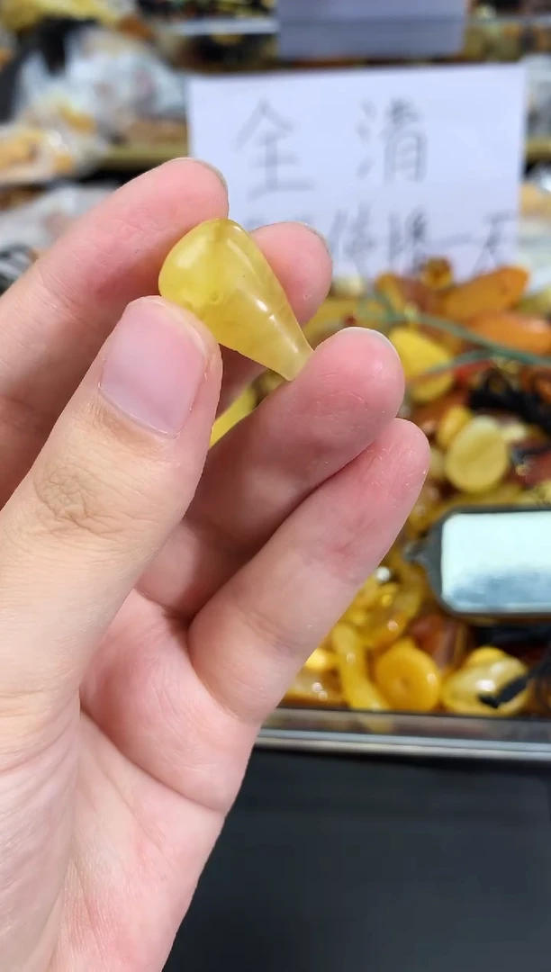 蜜蜡未镶嵌珠宝奇石76