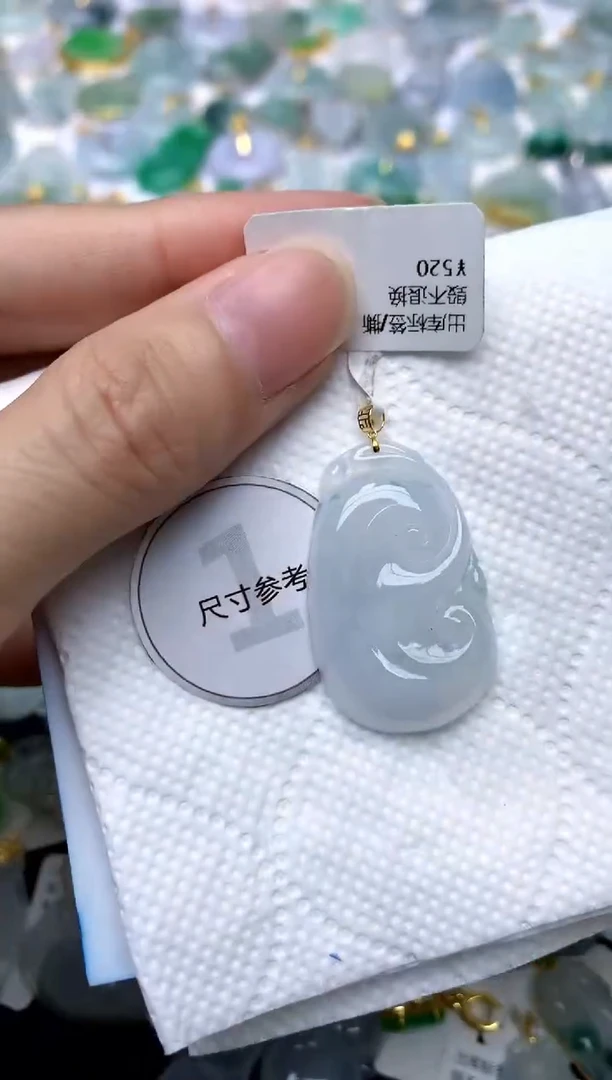 颈饰18K金镶嵌翡翠天然A货翡翠