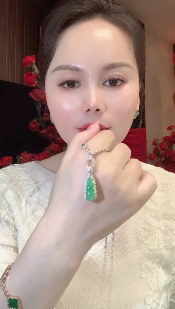 吊坠(不含链)18K金镶嵌翡翠C10