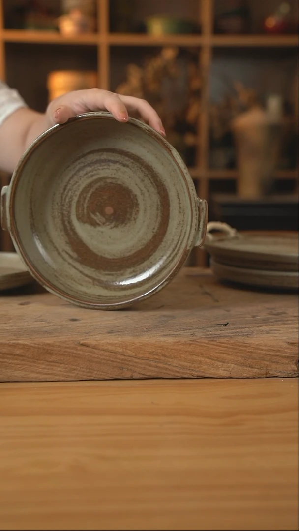 岁月风情的8英寸双耳盘