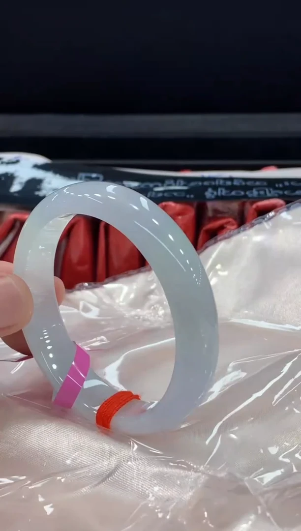 翡翠手镯未镶嵌手镯