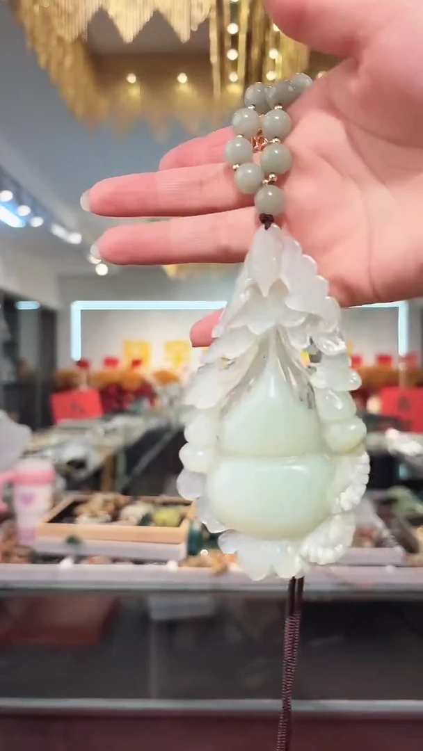 颈饰未镶嵌和田玉吊坠