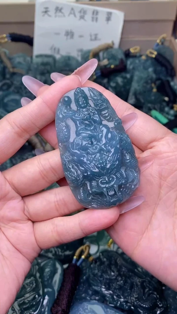 颈饰未镶嵌翡翠