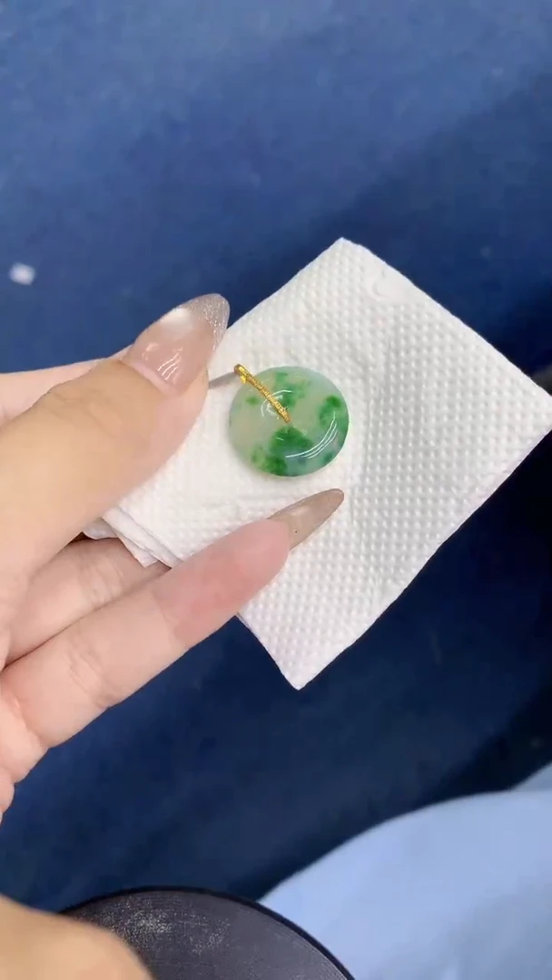 颈饰18K金镶嵌翡翠1
