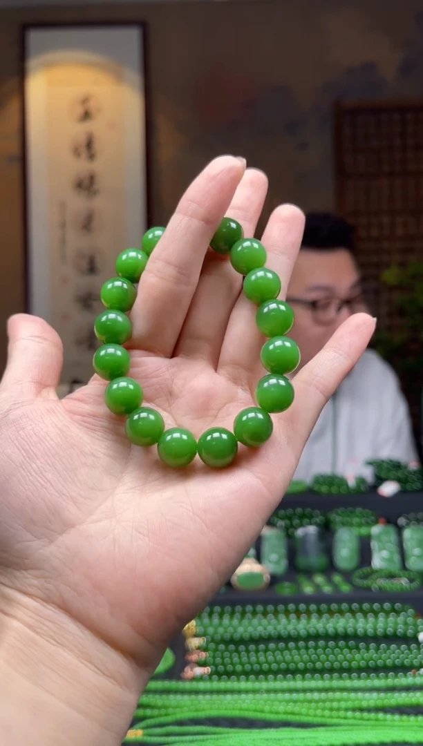 颈饰未镶嵌和田玉（碧玉）雅*±12mm精品碧玉单圈手串