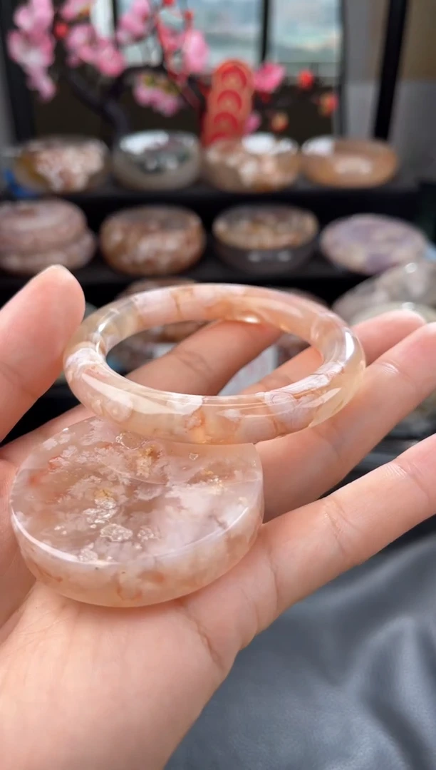【闪购商品】石英质玉手镯未镶嵌53