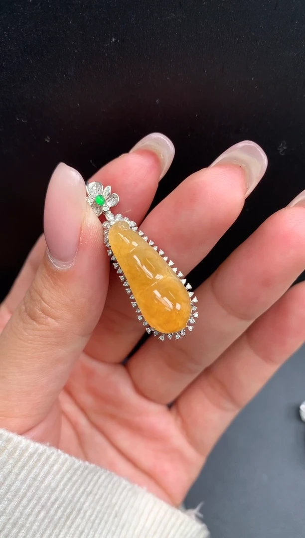 【闪购商品】翡翠颈饰18K金镶嵌1376豆子