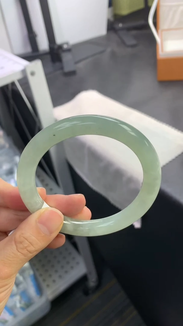 未镶嵌手镯翡翠退货需手镯吊牌标签完好