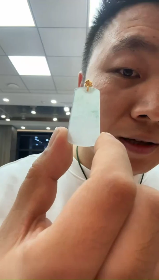 18K金镶嵌挂件翡翠A货翡翠多样性孤品