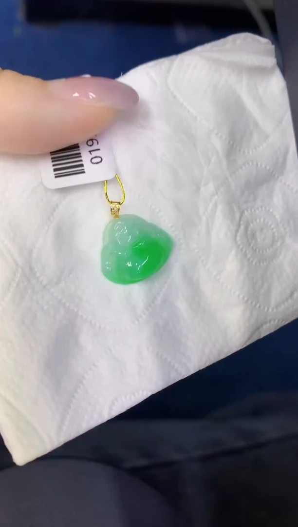 颈饰18K金镶嵌翡翠缅甸天然翡翠A货