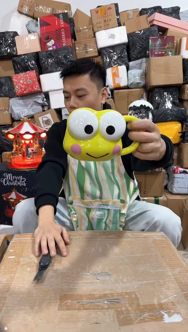 瓷片大眼蛙头杯