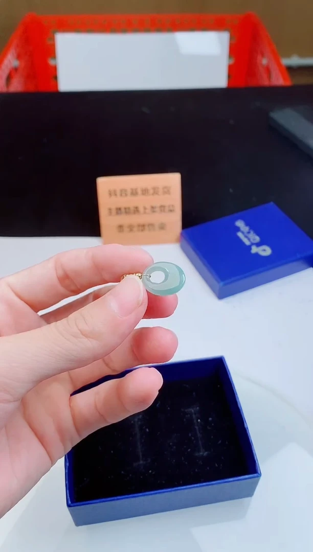 颈饰未镶嵌翡翠   ·