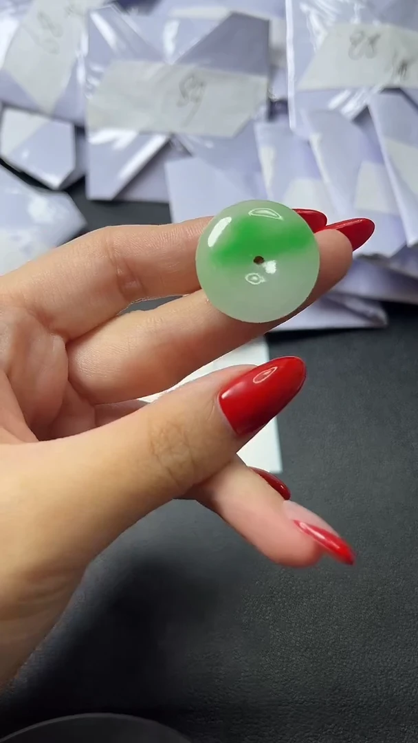 翡翠未镶嵌颈饰料裴翠时尚女士精品吊坠