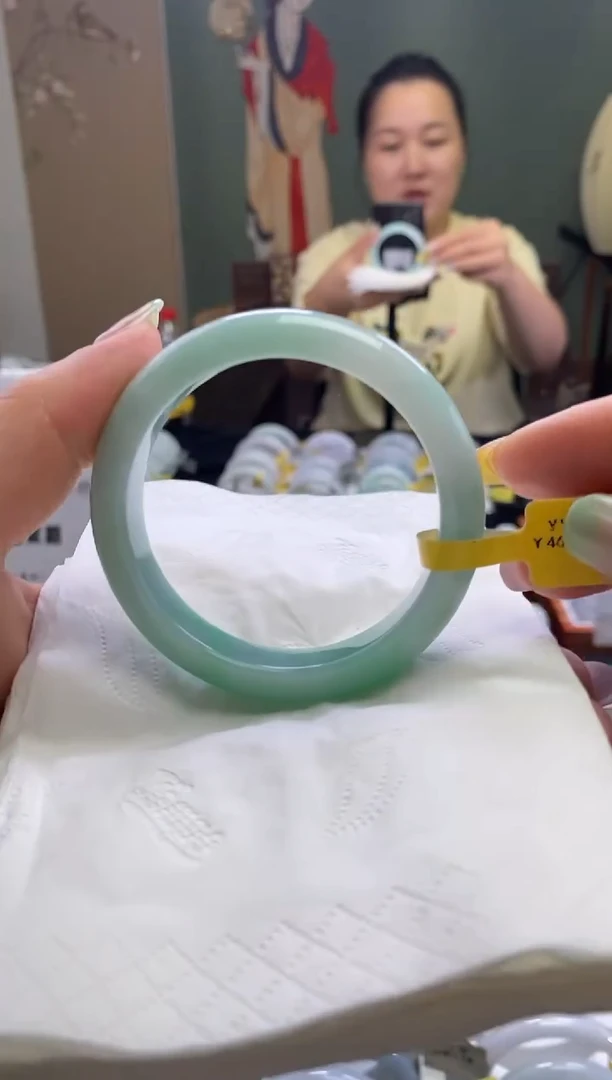 翡翠手镯未镶嵌5354圈口d