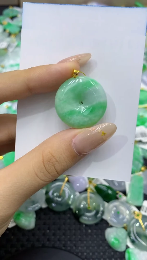 颈饰18K金镶嵌翡翠天然缅甸翡翠A货