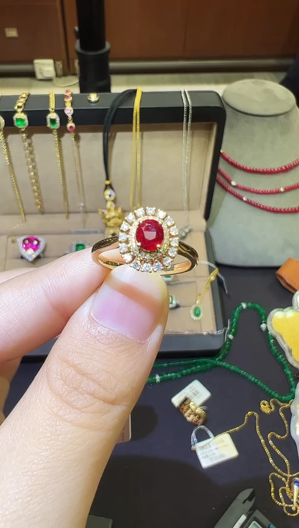 18K金镶嵌戒指红宝石0.66CT正红鸽血红无烧