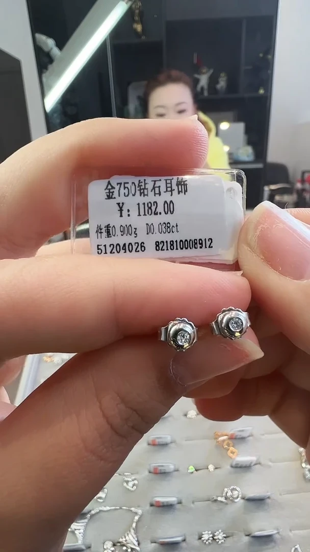 18K金镶嵌耳饰钻石天然真金真钻