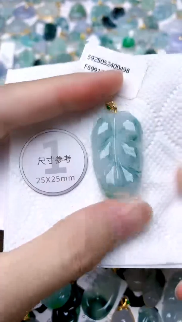 颈饰18K金镶嵌翡翠天然A货翡翠