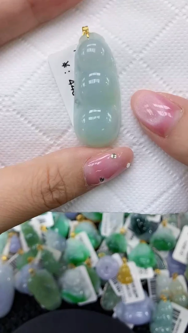 翡翠18K金镶嵌颈饰1111111111