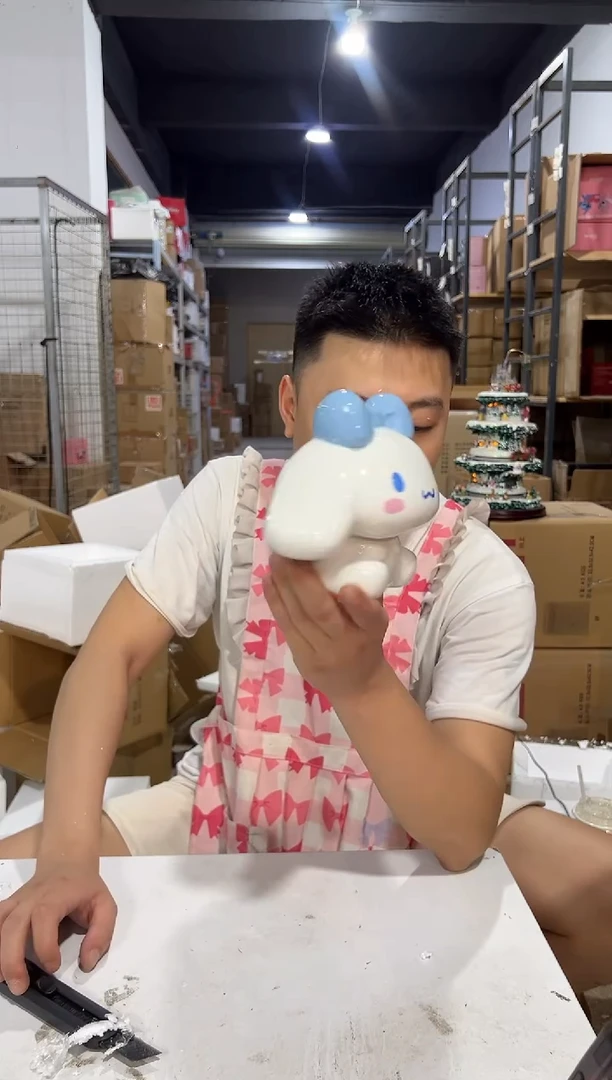 瓷片玉桂狗蹲坐笔筒