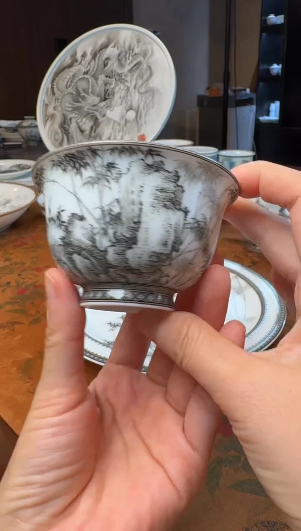 手绘精美纹饰墨竹诗画结合压手杯