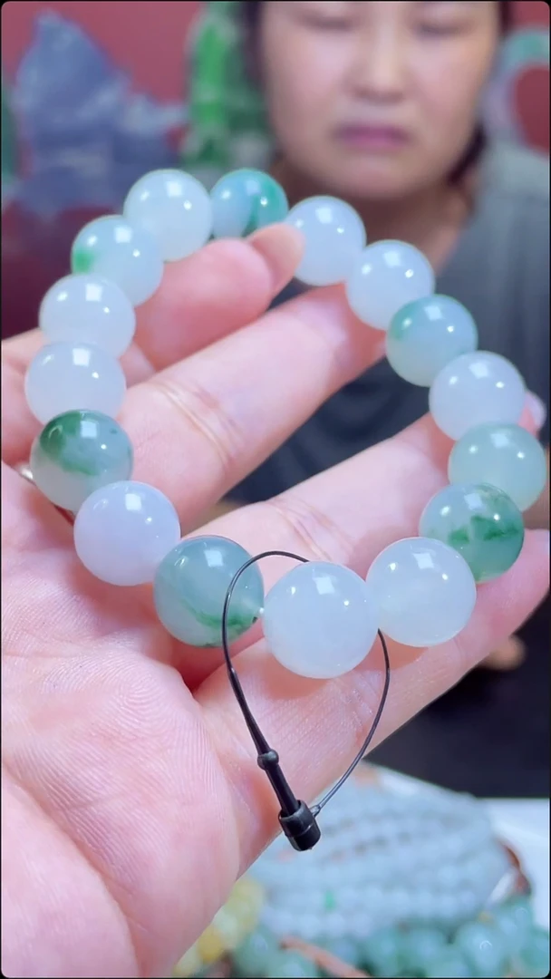 定制翡翠未镶嵌手串