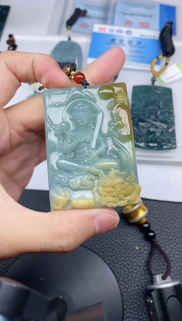 颈饰未镶嵌翡翠