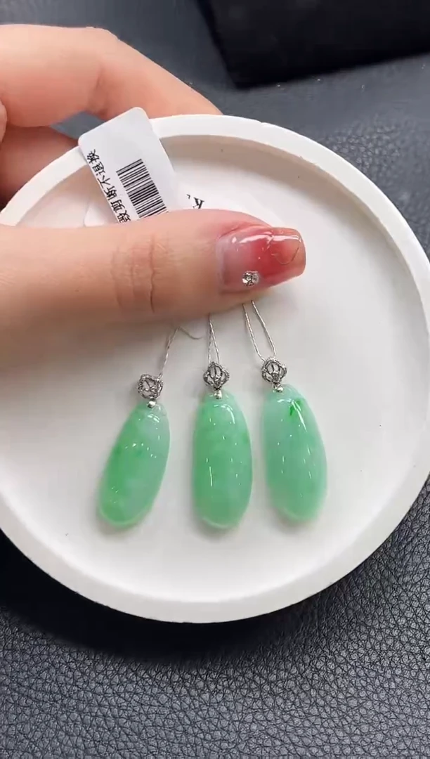 【闪购商品】翡翠颈饰18K金镶嵌福瓜多样性发1件