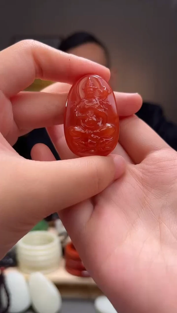 颈饰未镶嵌南红玛瑙吊坠