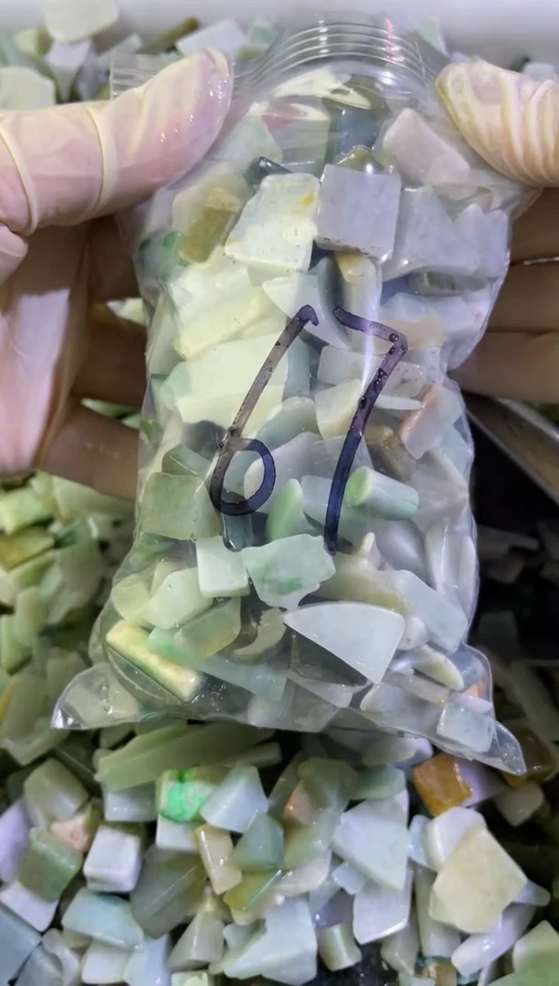 【闪购商品】翡翠颈饰未镶嵌天然翡翠小号500克67