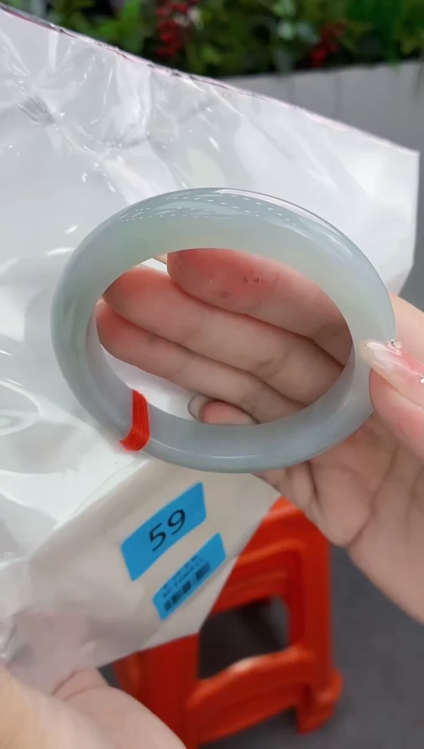 翡翠手镯未镶嵌翡翠手镯