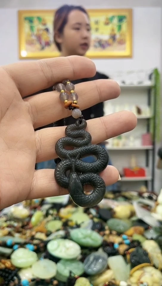 未镶嵌岫玉挂件