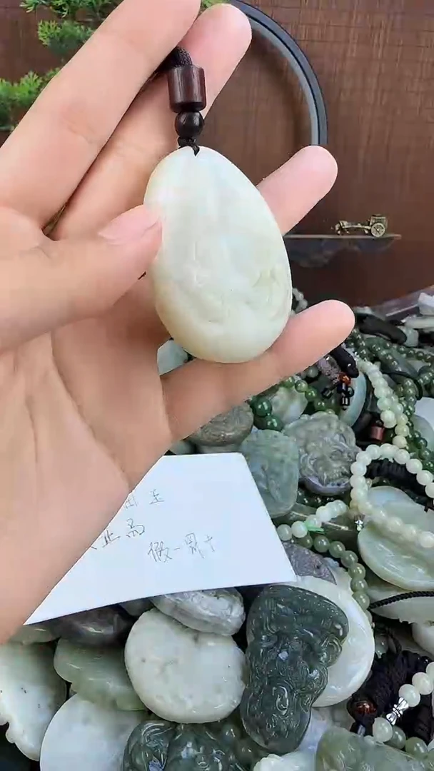 和田玉未镶嵌颈饰1