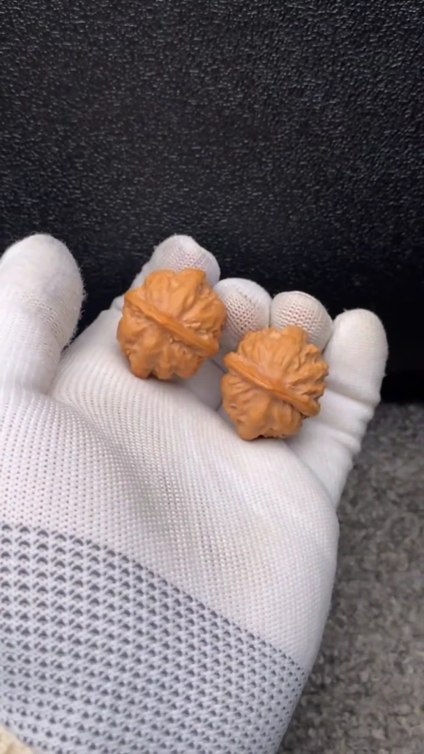 【闪购商品】文玩核桃把件秋子1号