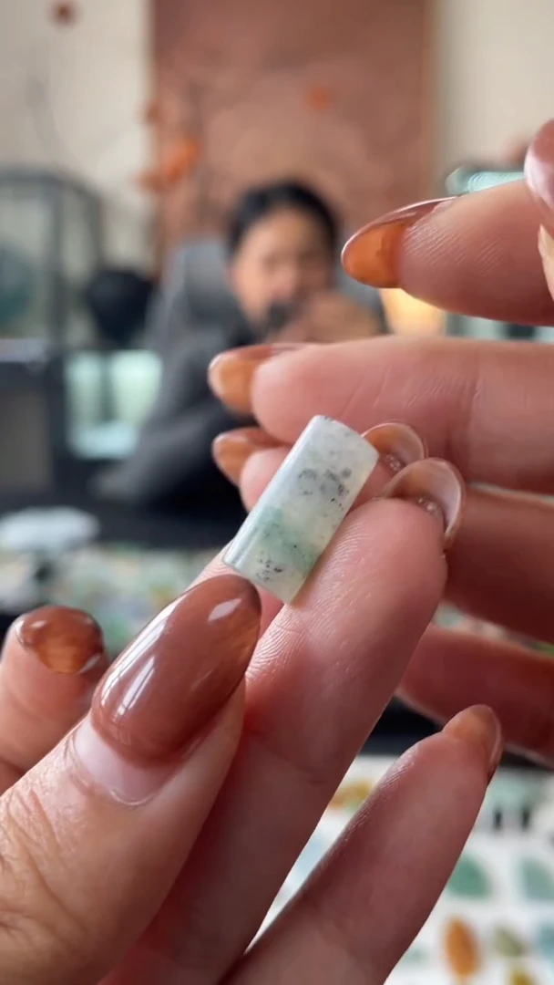 【闪购商品】定制翡翠未镶嵌16*7.4*筒珠300