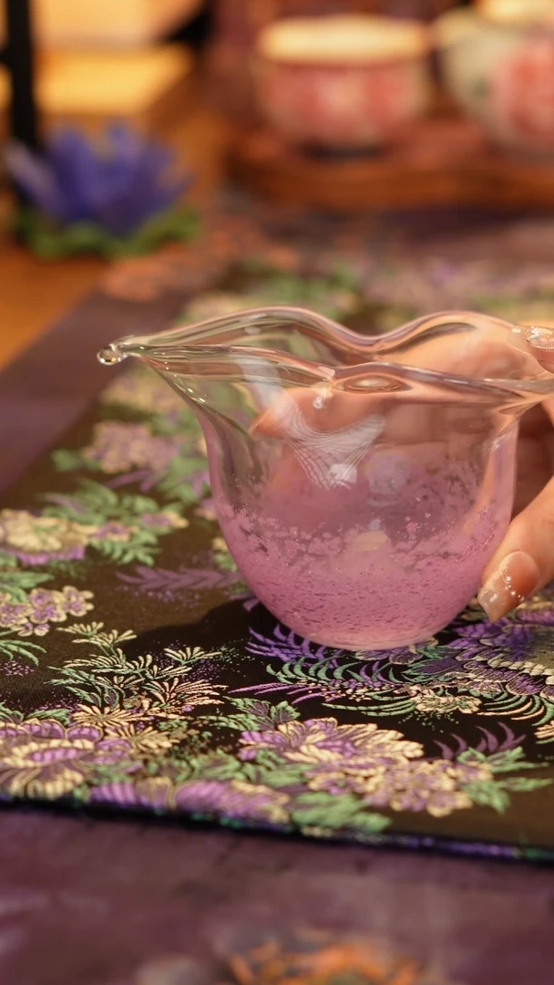 渐变紫玻璃公道·········