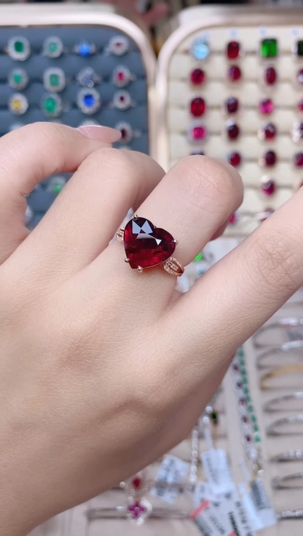 18K金镶嵌戒指碧玺6.8CT