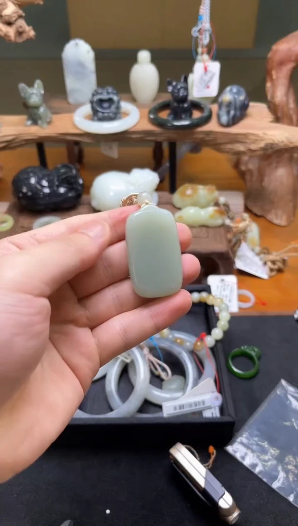 和田玉未镶嵌吊坠(不含链)且末蓝 无事牌 特价不退
