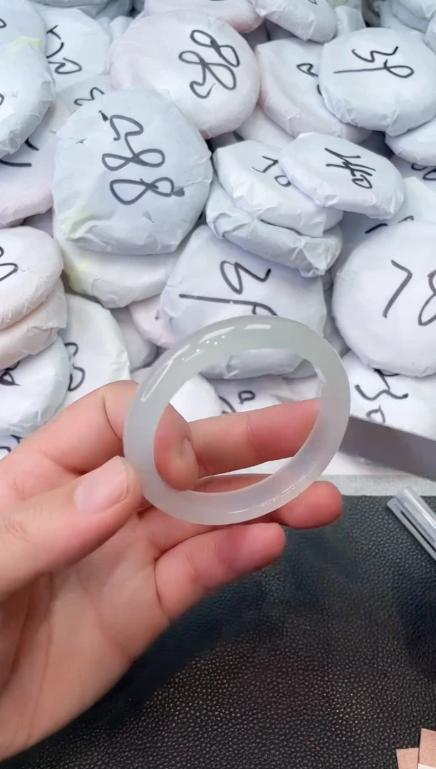 石英质玉未镶嵌手镯D162