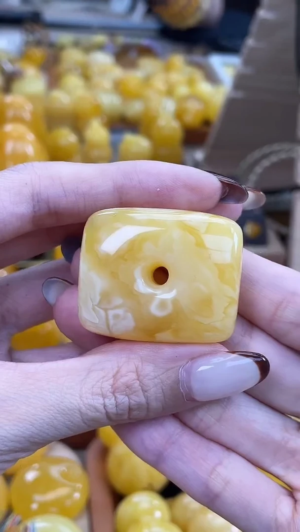 裸石琥珀未镶嵌j103